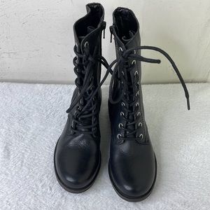 Steve Madden women’s NWOT Black Leather Lace up boots Size 6